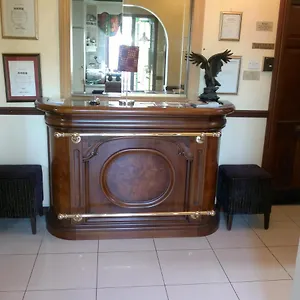 2* Affittacamere Ashford Manor